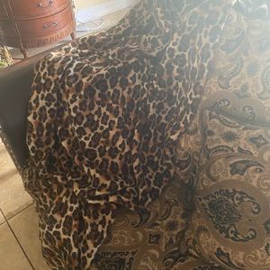 Leopard pattern scarf